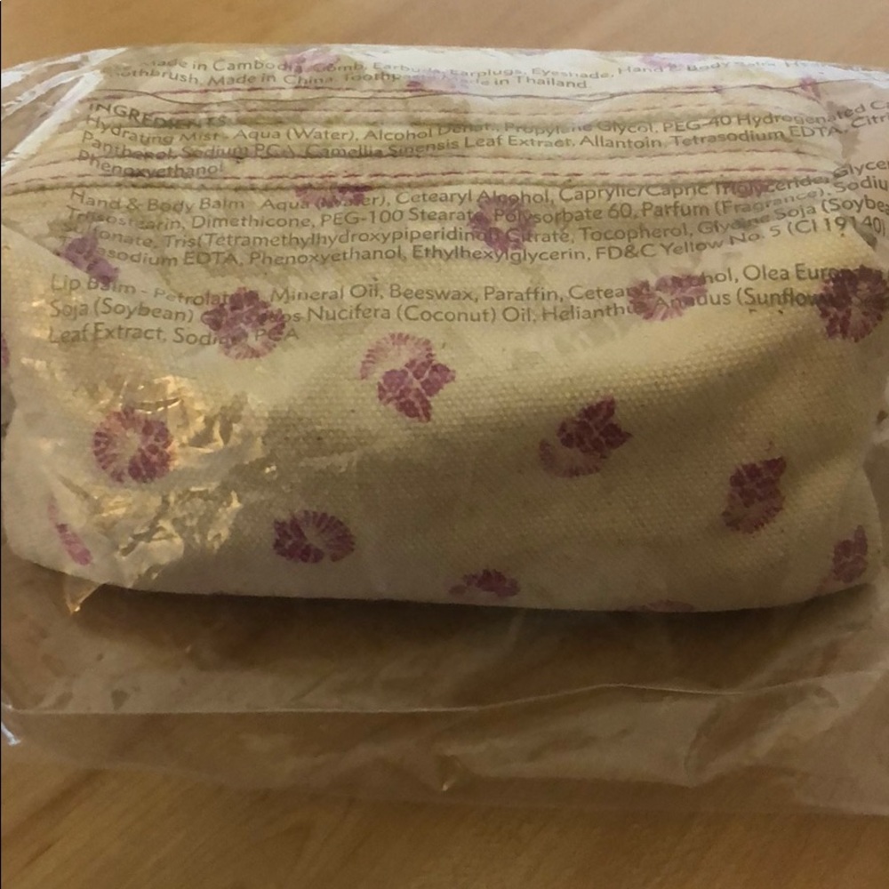 Sig Zane x Hawaiian Airlines Amenity Pouch.